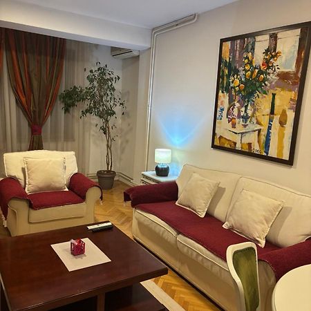 Lovely Square Apartment Purple Velvet Skopje Exterior photo