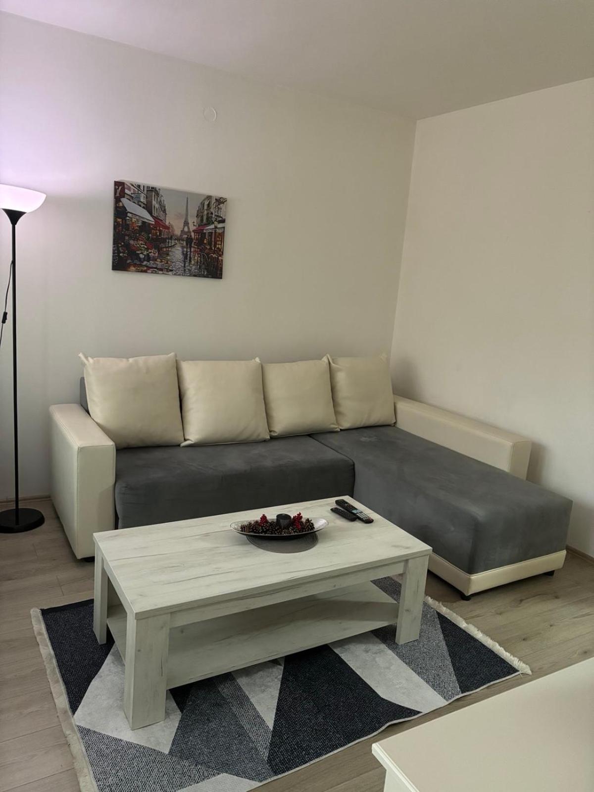 Lovely Square Apartment Purple Velvet Skopje Exterior photo