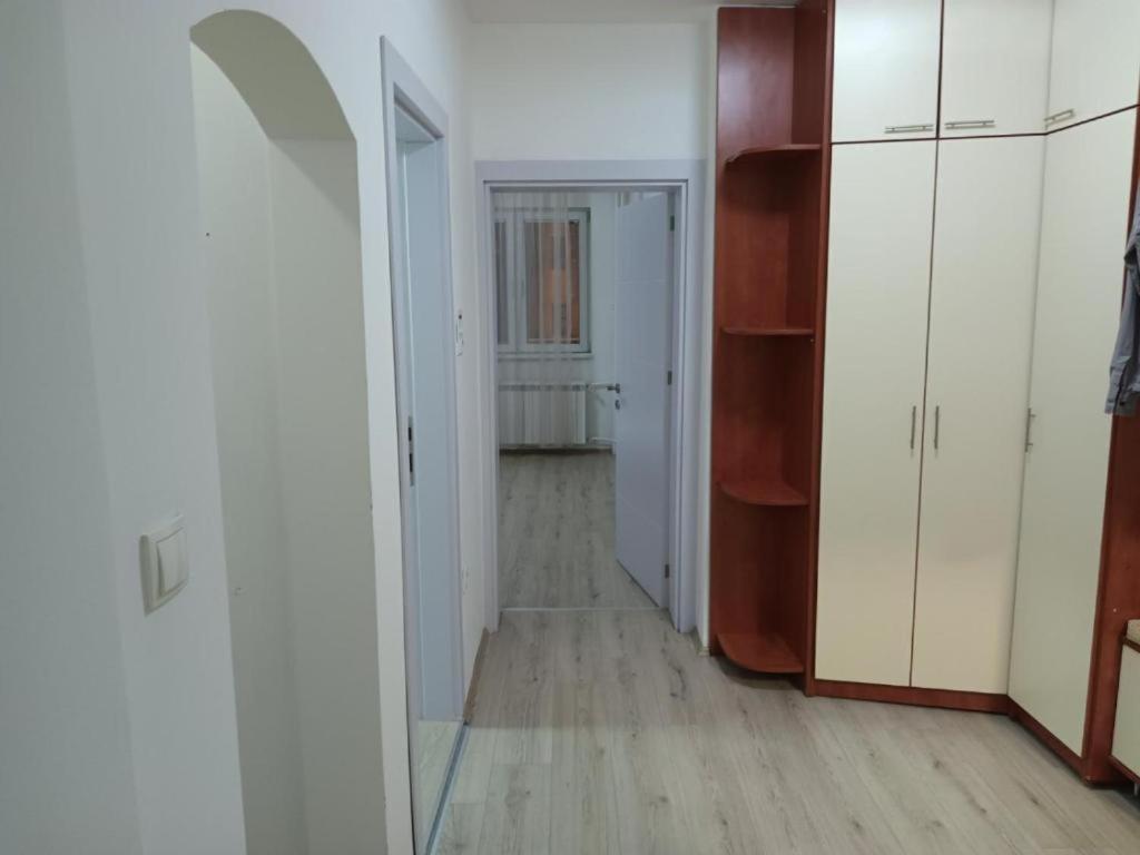 Lovely Square Apartment Purple Velvet Skopje Room photo