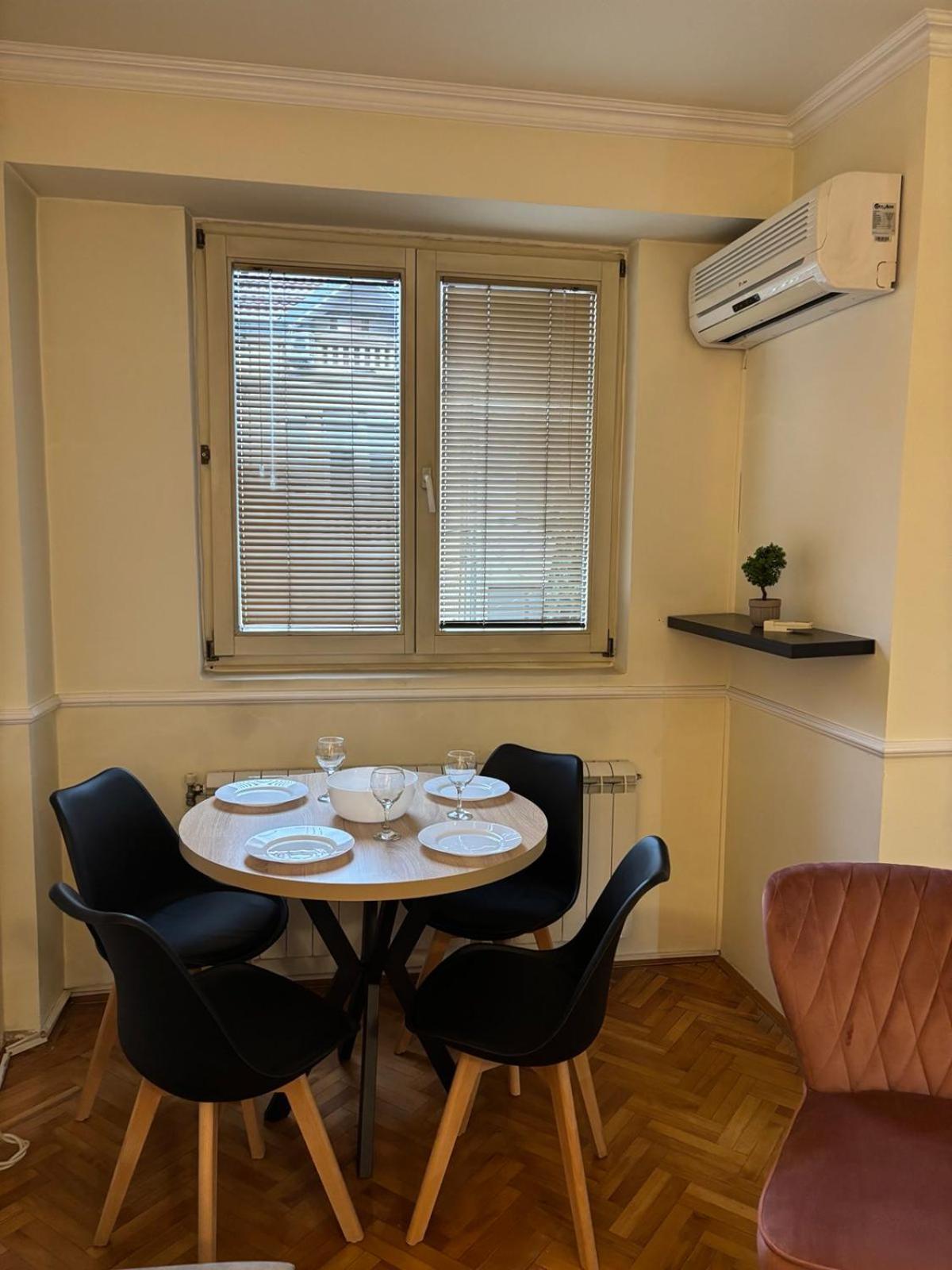 Lovely Square Apartment Purple Velvet Skopje Exterior photo