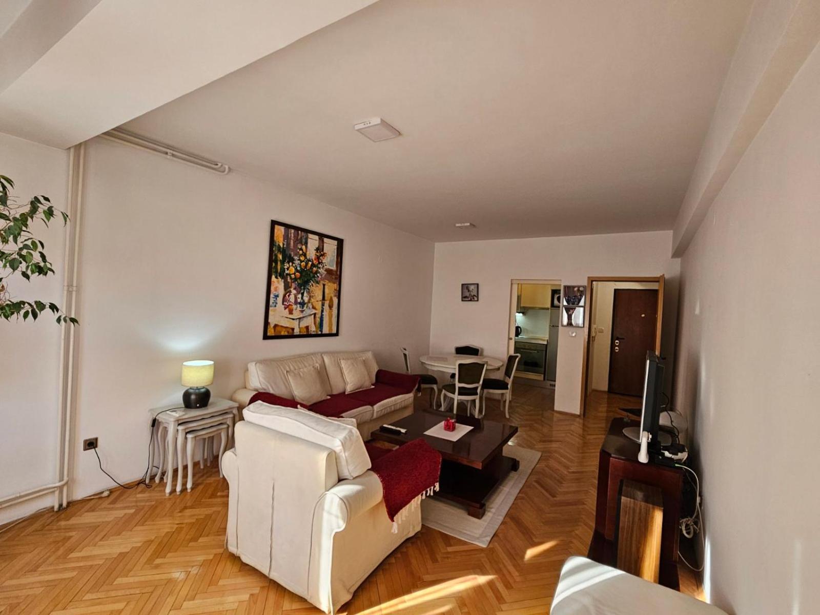 Lovely Square Apartment Purple Velvet Skopje Exterior photo