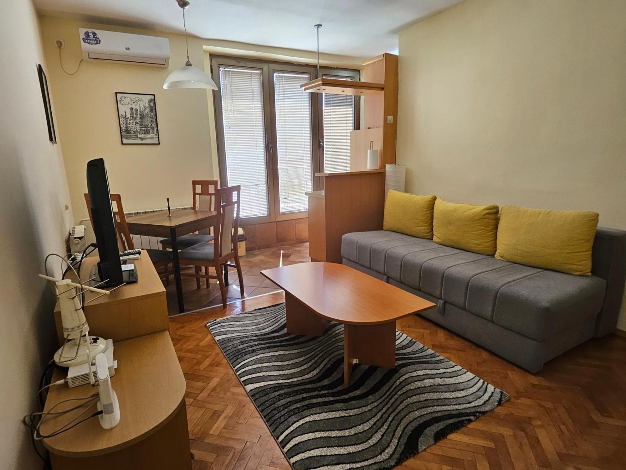 Lovely Square Apartment Purple Velvet Skopje Room photo