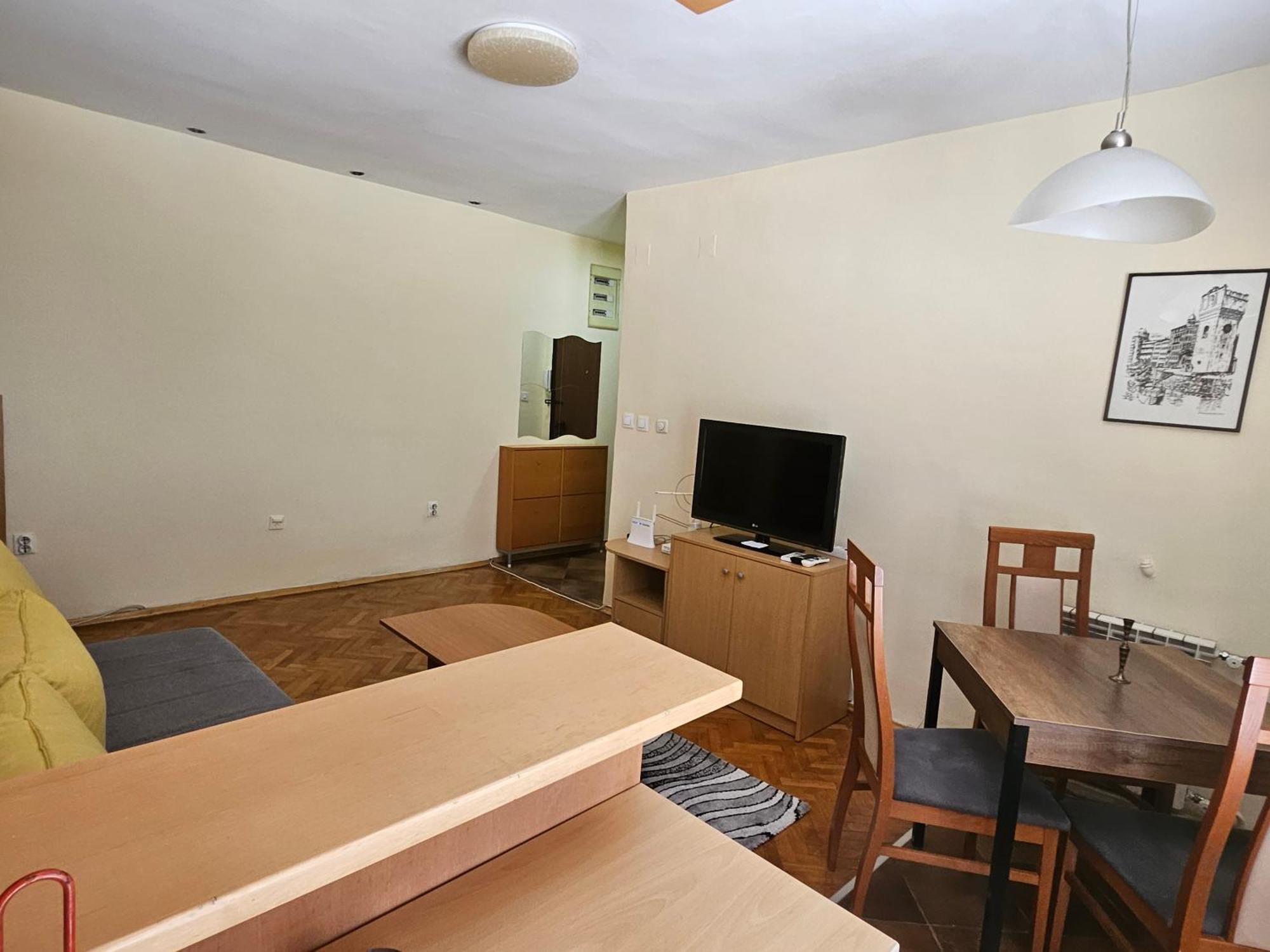 Lovely Square Apartment Purple Velvet Skopje Room photo